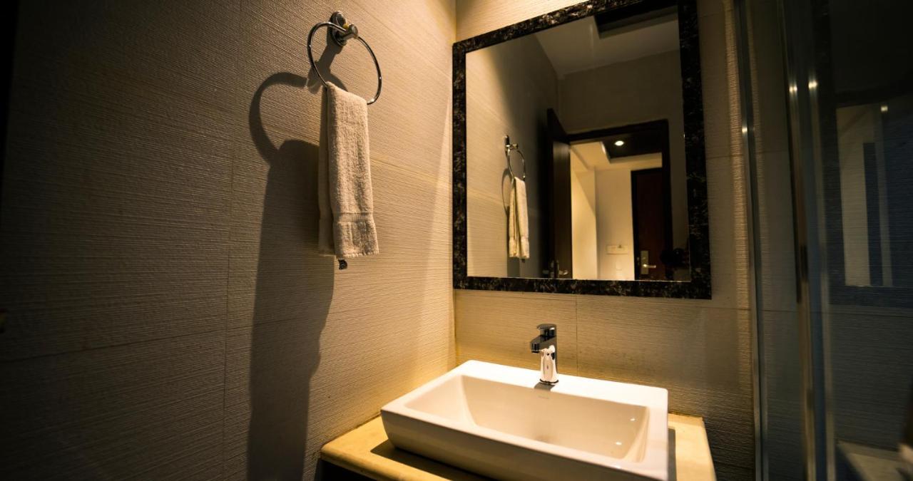 Hotel Crossroad Lucknow Eksteriør bilde