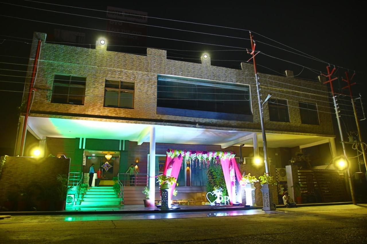 Hotel Crossroad Lucknow Eksteriør bilde