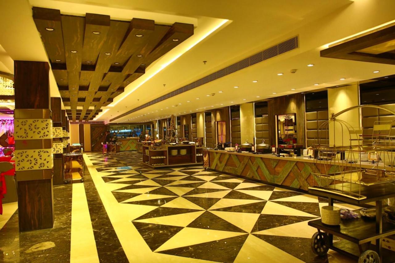 Hotel Crossroad Lucknow Eksteriør bilde