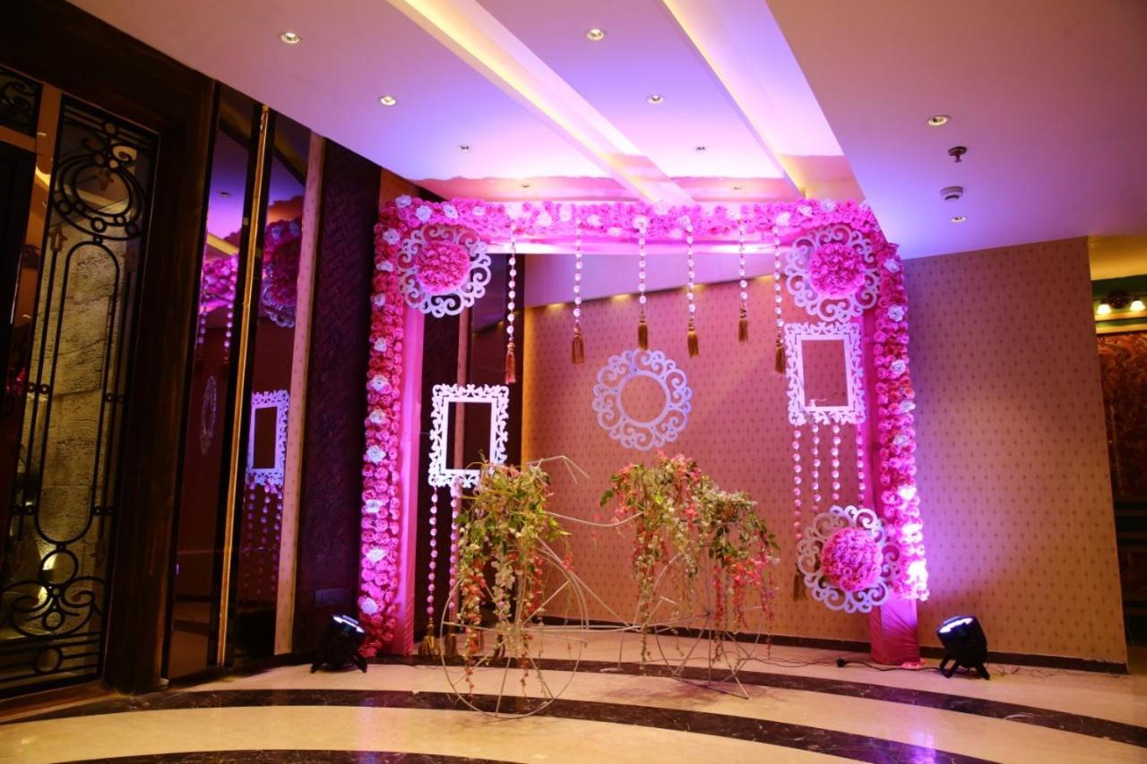 Hotel Crossroad Lucknow Eksteriør bilde