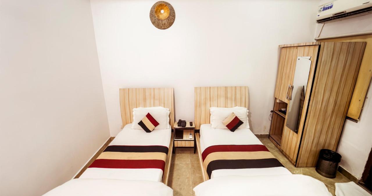 Hotel Crossroad Lucknow Eksteriør bilde