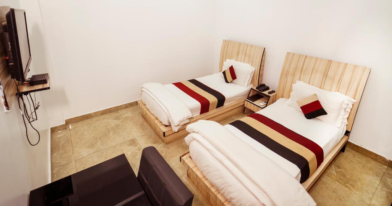 Hotel Crossroad Lucknow Eksteriør bilde
