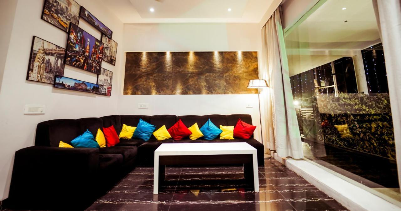 Hotel Crossroad Lucknow Eksteriør bilde